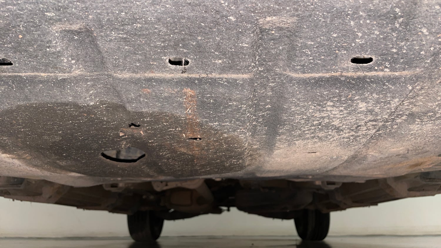 Used 2022 Mahindra XUV700 AX 7 Diesel MT 7 STR Diesel Manual extra FRONT LEFT UNDERBODY VIEW