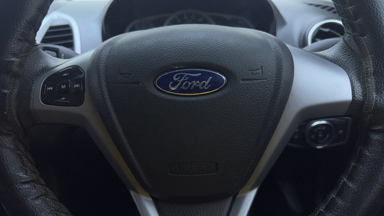 Used 2015 Ford Figo Titanium1.5 TDCi Diesel Manual top_features Airbags