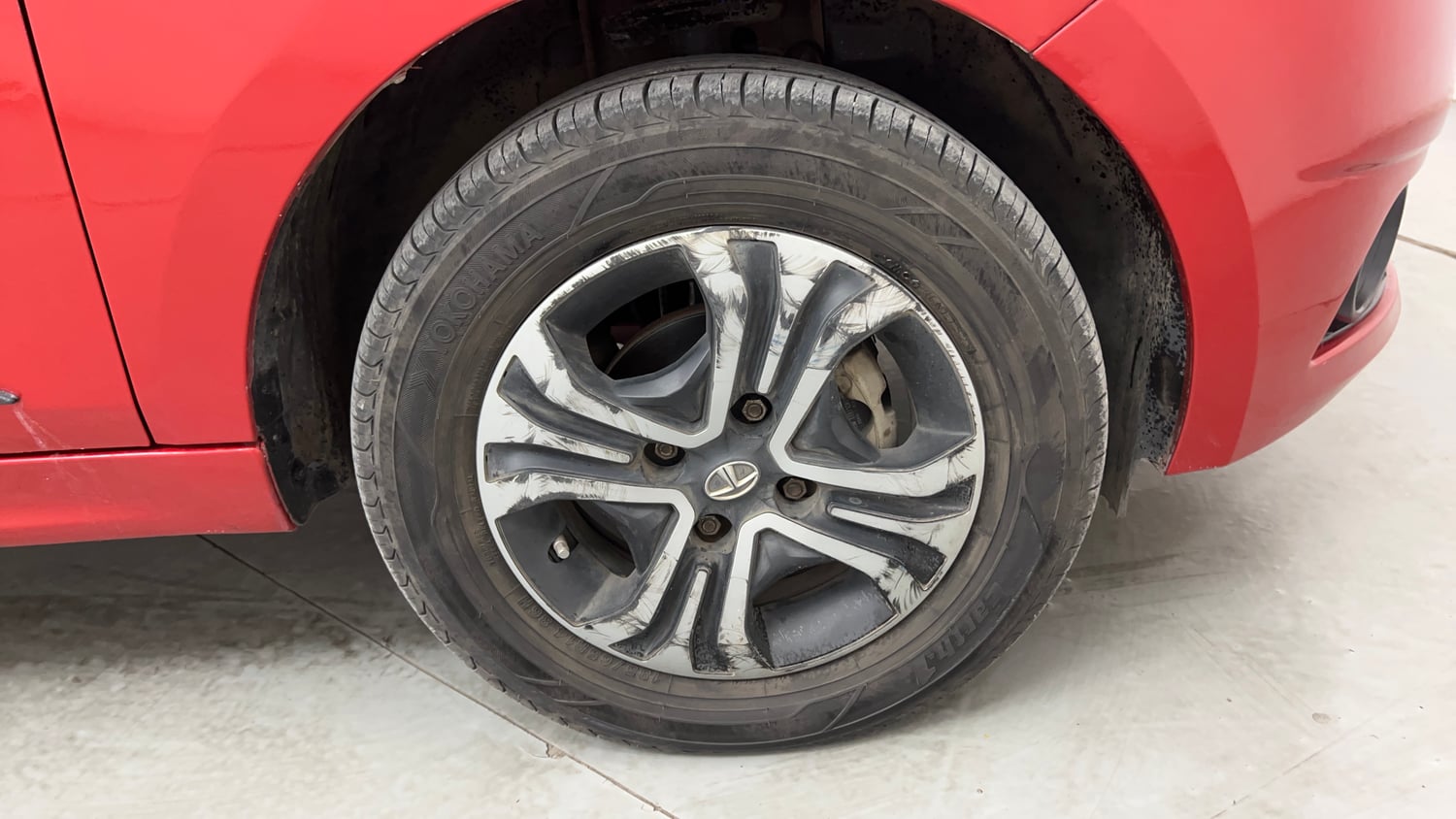 Used 2019 Tata Tiago Revotron XZA Petrol Automatic tyres RIGHT FRONT TYRE RIM VIEW