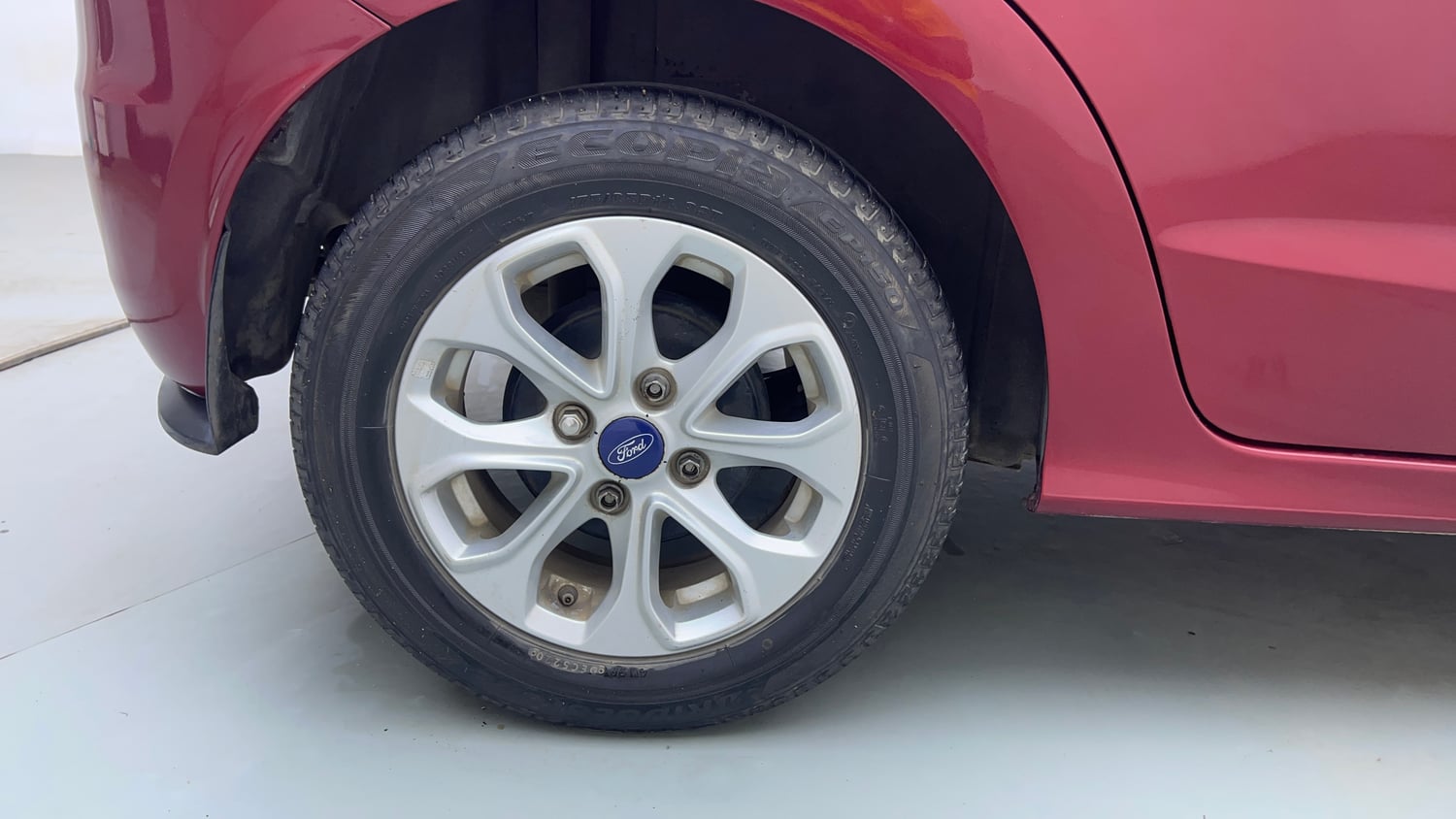 Used 2015 Ford Figo Titanium1.5 TDCi Diesel Manual tyres RIGHT REAR TYRE RIM VIEW