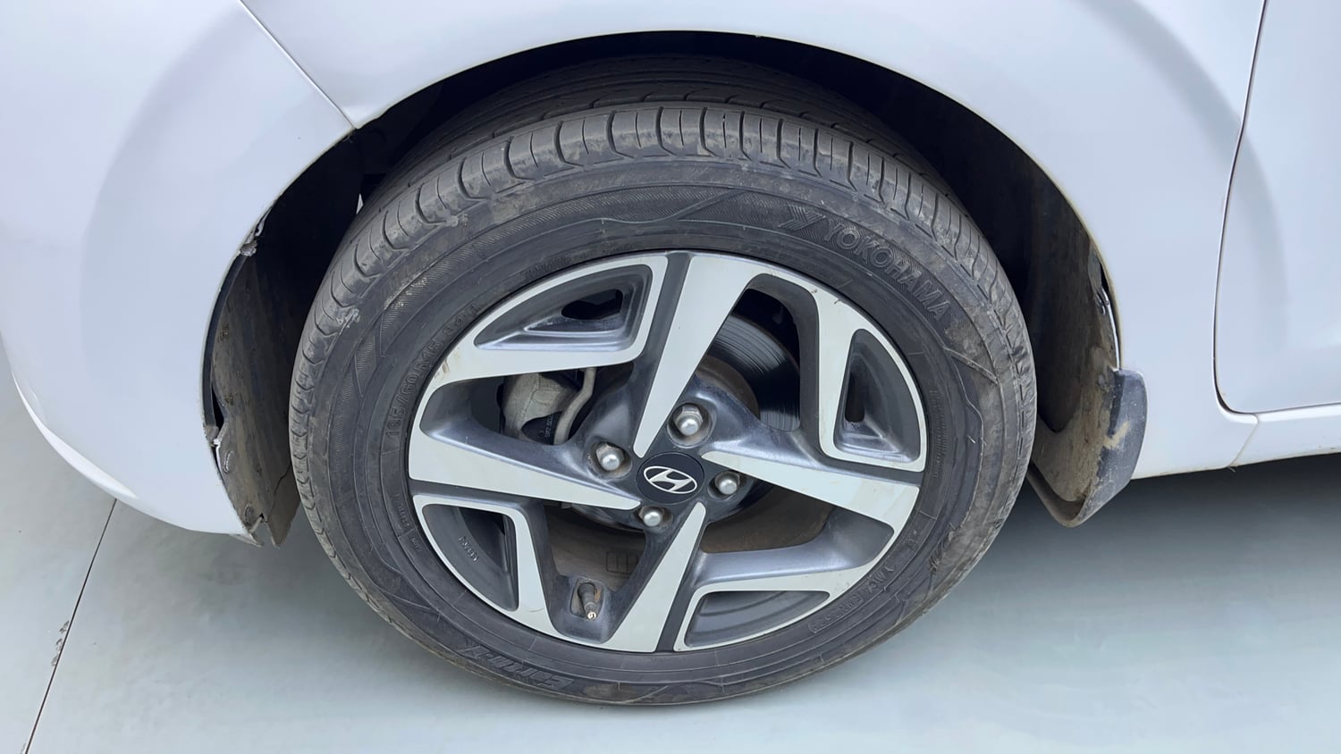 Used 2021 Hyundai Aura SX Plus 1.2 AMT Petrol Petrol Automatic tyres LEFT FRONT TYRE RIM VIEW