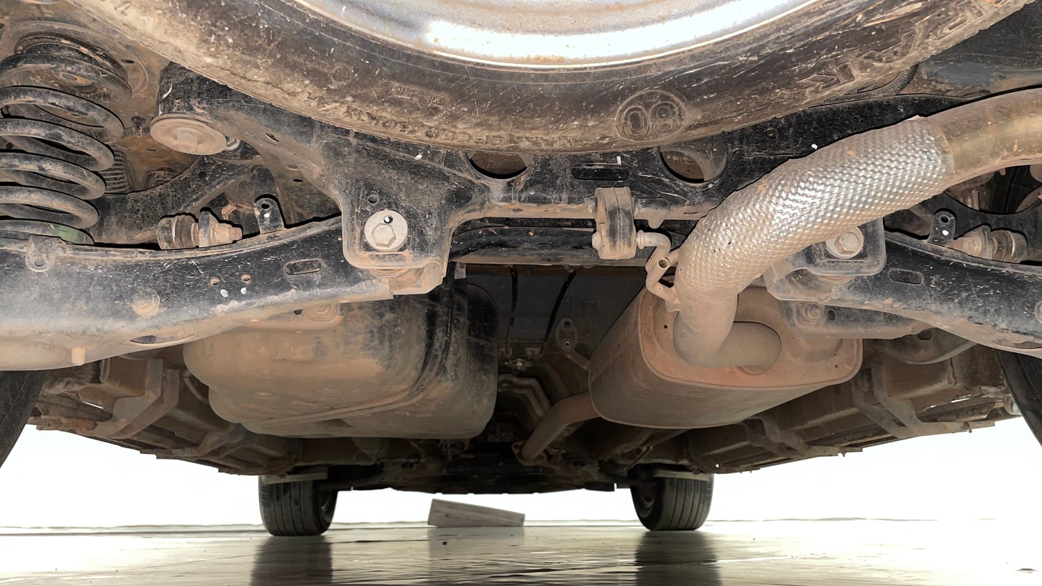 Used 2022 Mahindra XUV700 AX 7 Diesel MT 7 STR Diesel Manual extra REAR UNDERBODY VIEW (TAKEN FROM REAR)