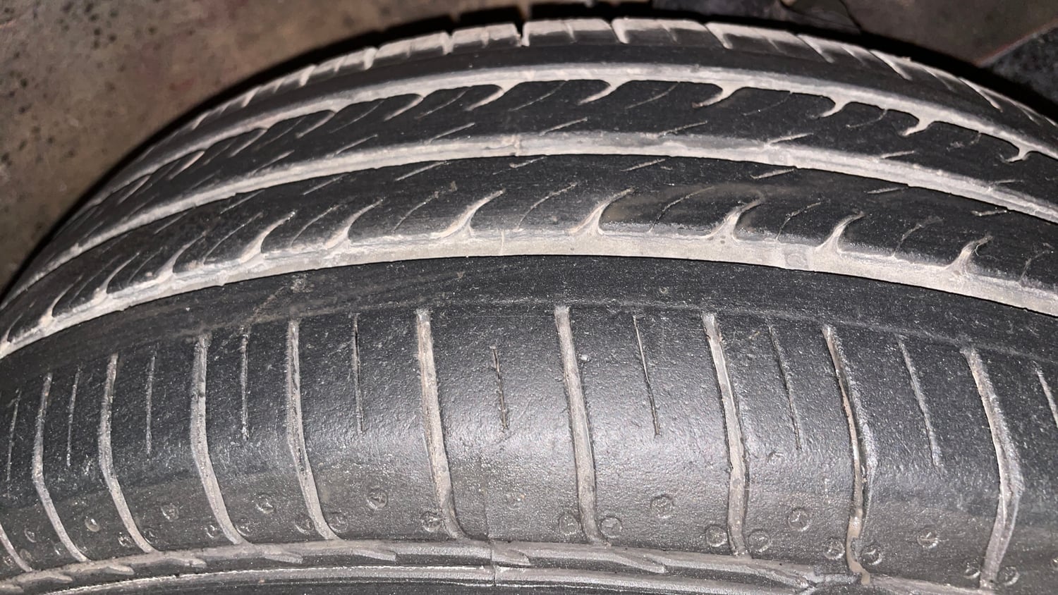 Used 2014 Hyundai Elite i20 Magna 1.2 Petrol Manual tyres RIGHT FRONT TYRE TREAD VIEW