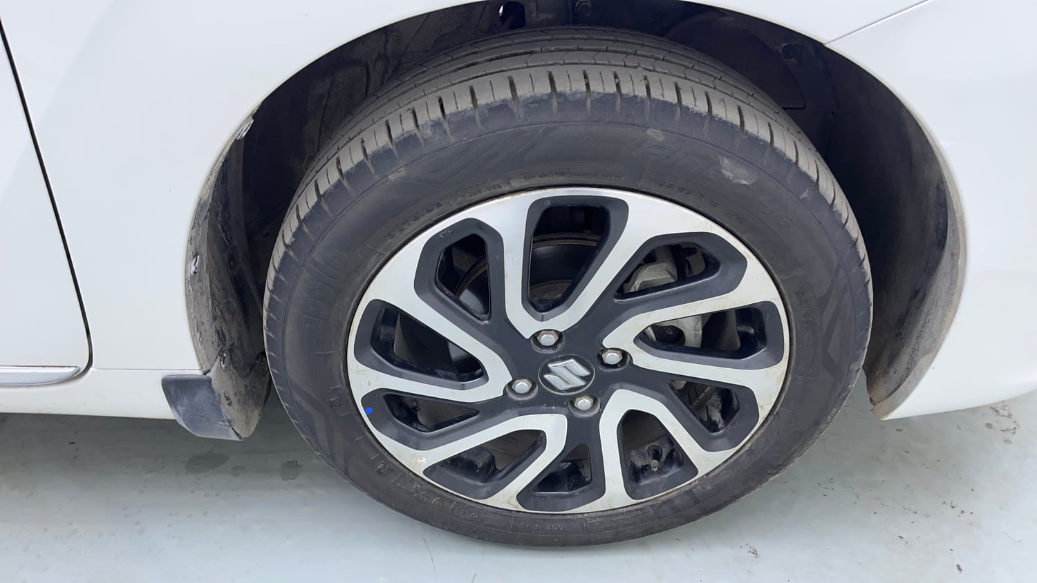 Used 2023 Maruti Suzuki Baleno Alpha AGS Petrol Automatic tyres RIGHT FRONT TYRE RIM VIEW