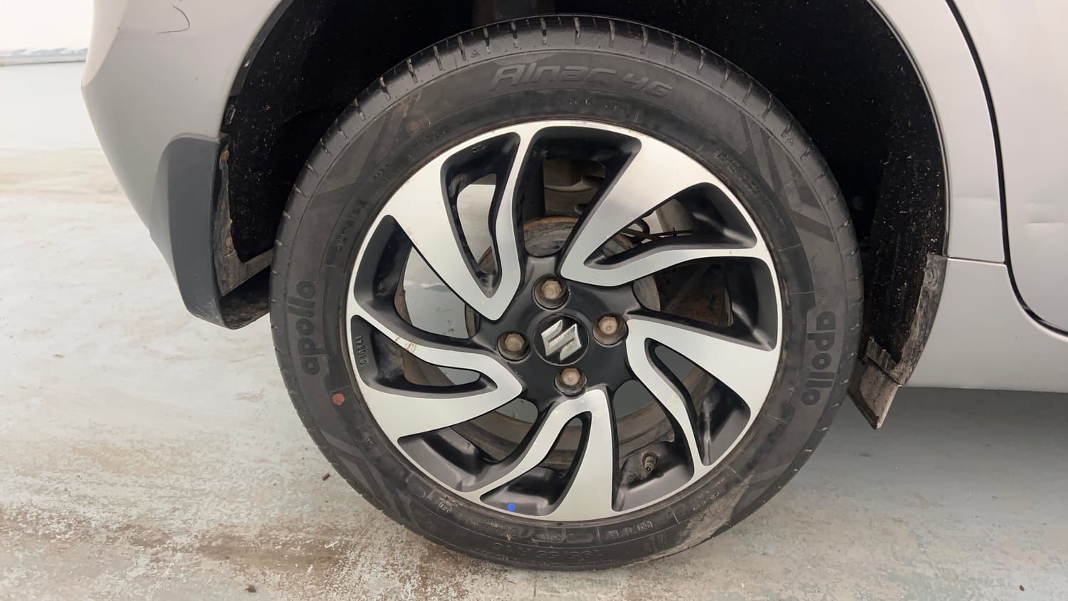Used 2022 Maruti Suzuki Baleno Zeta Petrol Manual tyres RIGHT REAR TYRE RIM VIEW