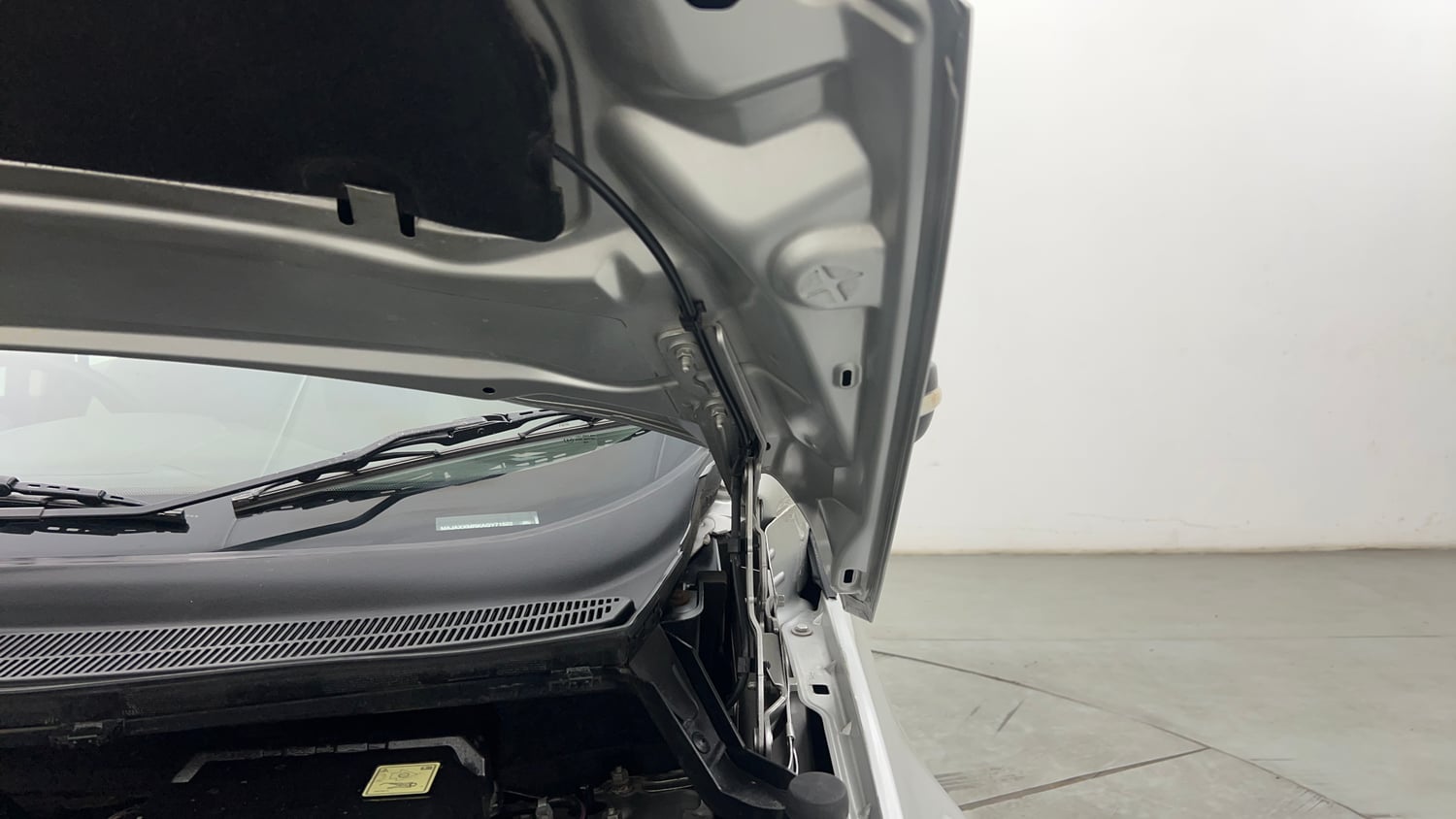Used 2016 Ford EcoSport Ambiente 1.5L TDCi Diesel Manual engine ENGINE LEFT SIDE HINGE & APRON VIEW