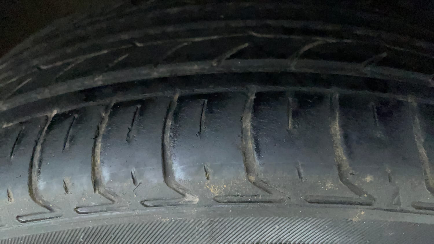 Used 2014 Volkswagen Polo Highline1.2L (P) Petrol Manual tyres RIGHT FRONT TYRE TREAD VIEW