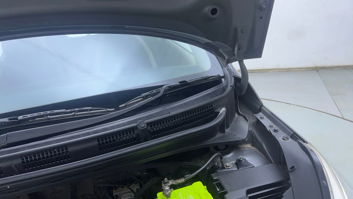 Used 2019 Hyundai Santro Sportz AMT Petrol Automatic engine ENGINE LEFT SIDE HINGE & APRON VIEW