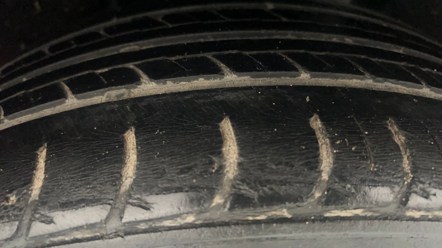 Used 2017 Maruti Suzuki Baleno Zeta 1.3 Diesel Manual tyres LEFT REAR TYRE TREAD VIEW