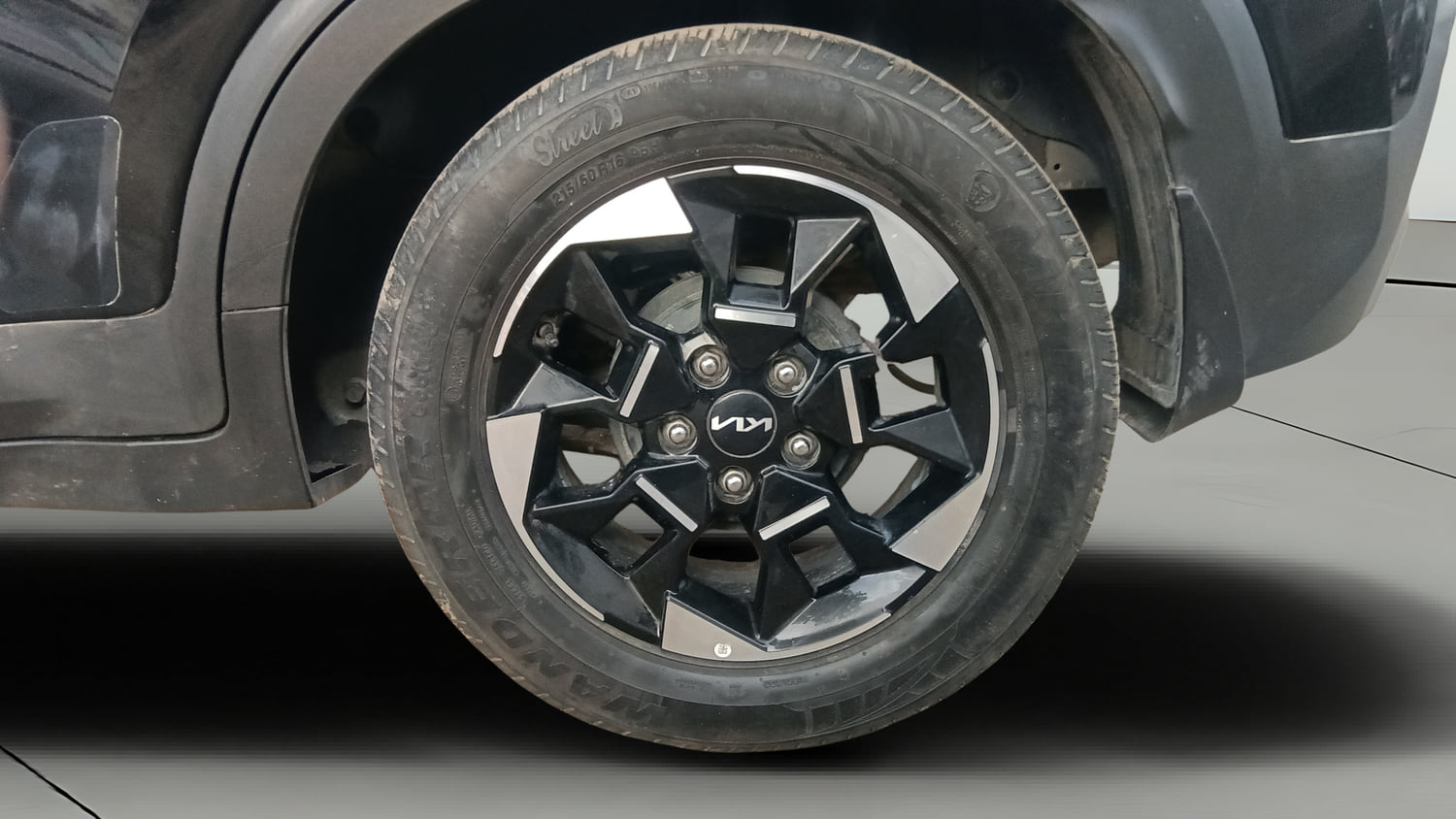 Used 2025 Kia Sonet HTK Plus (O) 1.2 Petrol MT Petrol Manual tyres LEFT REAR TYRE RIM VIEW