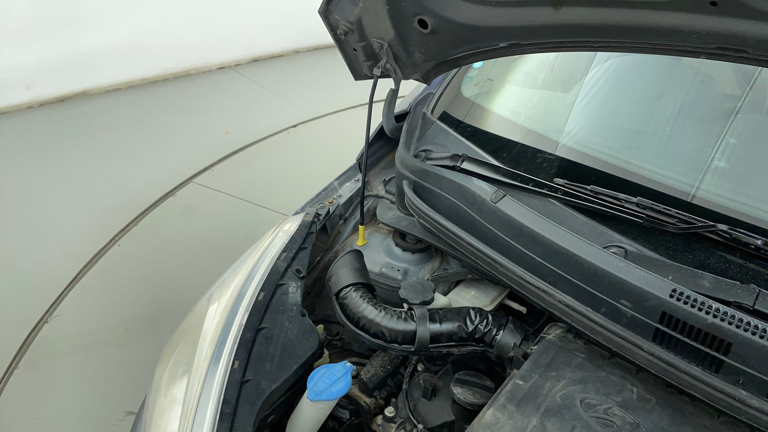 Used 2018 Hyundai Grand i10 Magna 1.2 Kappa VTVT Petrol Manual engine ENGINE RIGHT SIDE HINGE & APRON VIEW