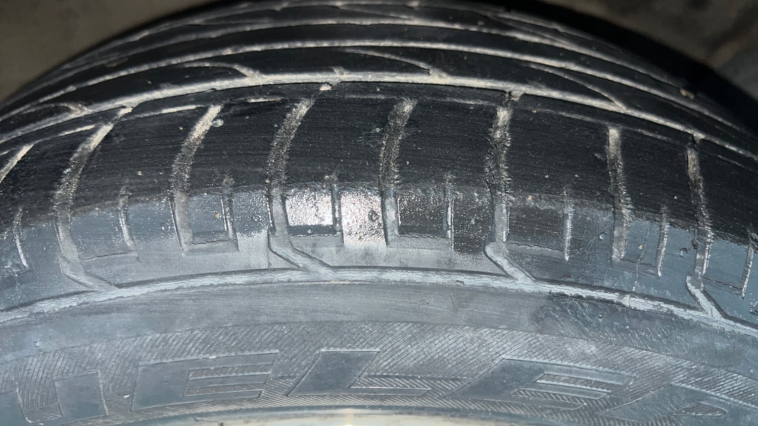 Used 2017 Hyundai Creta 1.6 SX Plus AT Petrol Petrol Automatic tyres RIGHT FRONT TYRE TREAD VIEW