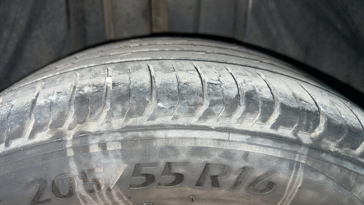 Used 2022 Skoda Slavia Style 1.0L TSI MT Petrol Manual tyres RIGHT REAR TYRE TREAD VIEW
