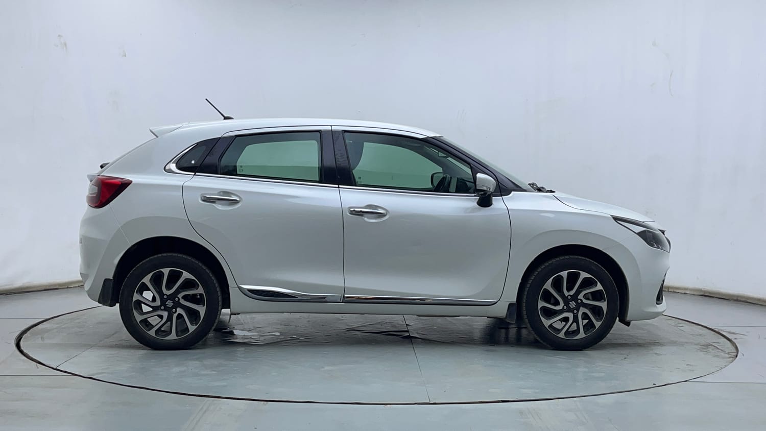 Used 2023 Maruti Suzuki Baleno Alpha AGS Petrol Automatic exterior RIGHT SIDE VIEW