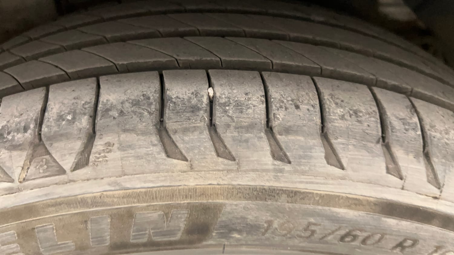 Used 2019 Hyundai Elite i20 Asta 1.2 (O) Petrol Manual tyres LEFT REAR TYRE TREAD VIEW