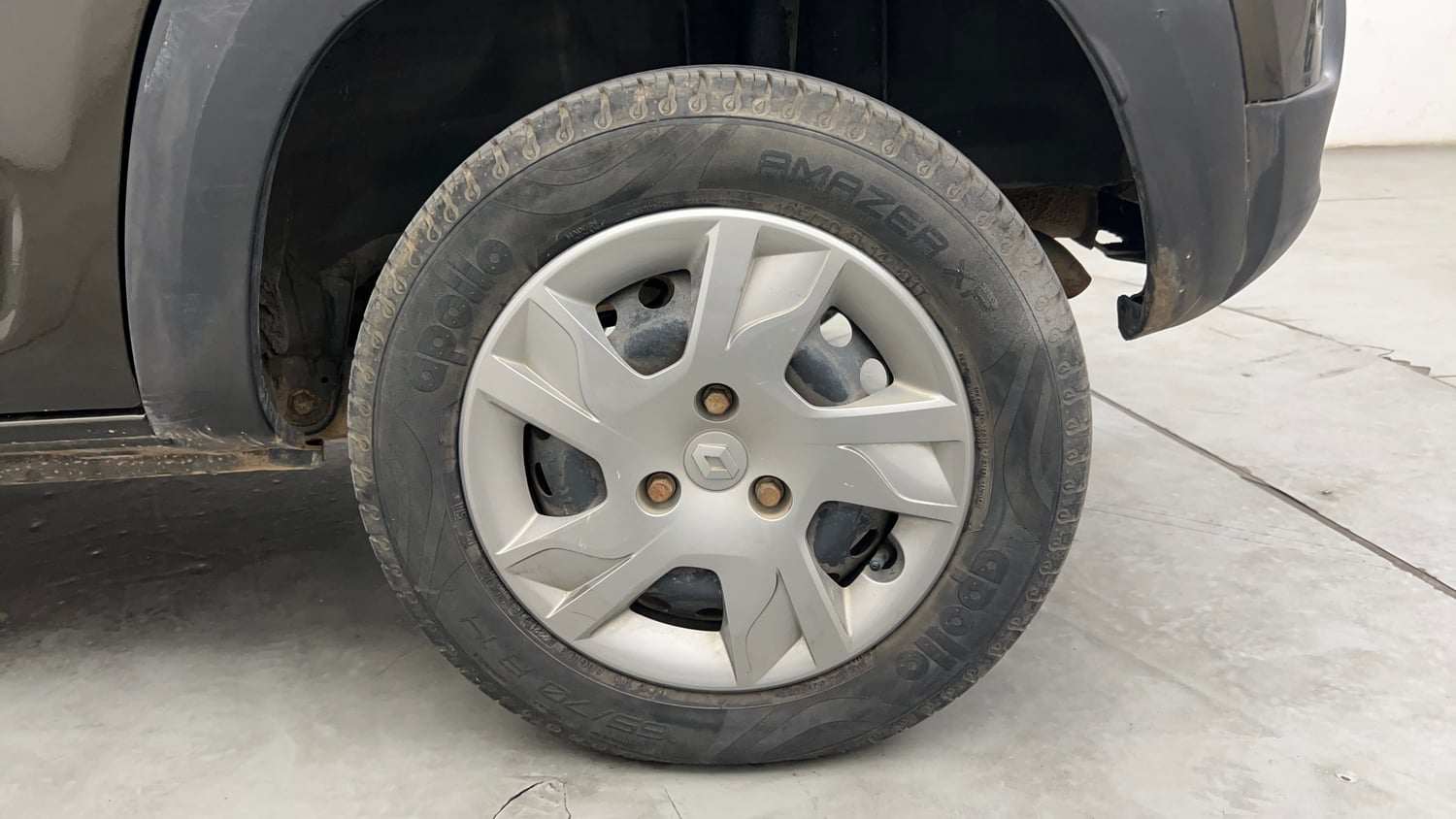 Used 2021 Renault Kwid RXT 1.0 (O) Petrol Manual tyres LEFT REAR TYRE RIM VIEW