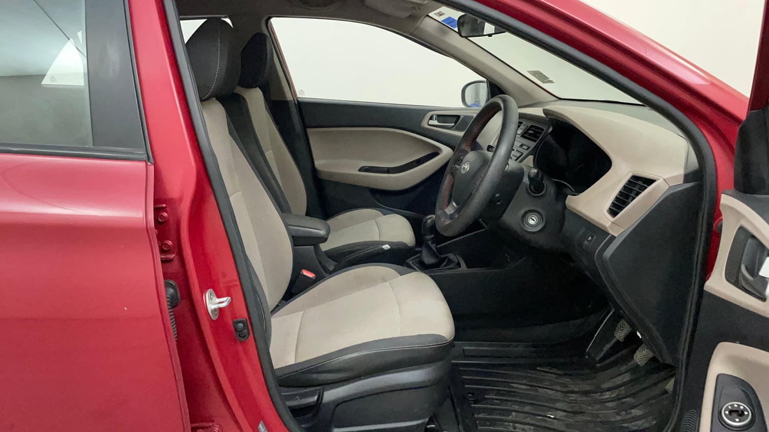 Used 2014 Hyundai Elite i20 Magna 1.2 Petrol Manual interior RIGHT SIDE FRONT DOOR CABIN VIEW