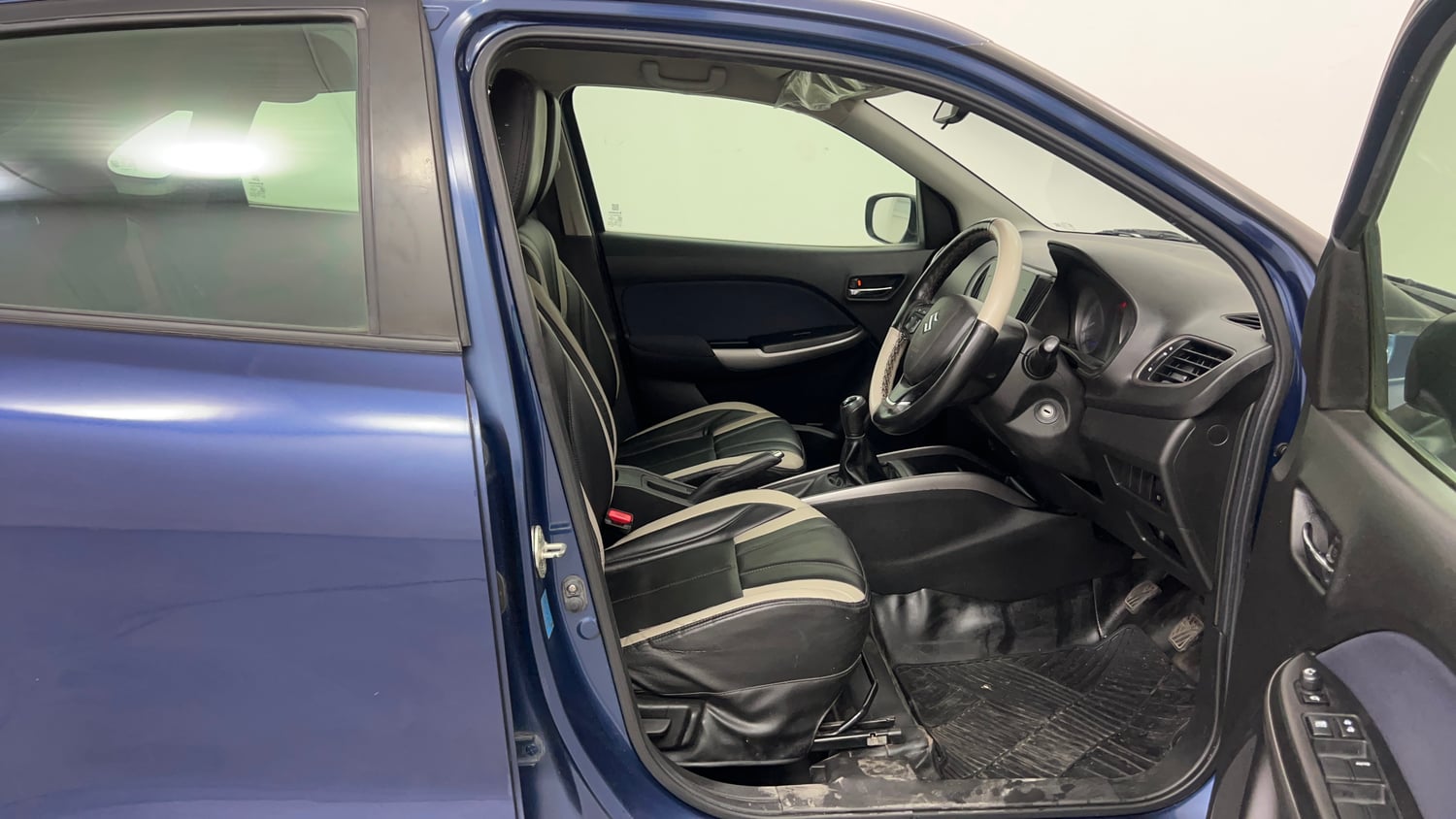 Used 2019 Maruti Suzuki Baleno Delta Petrol Manual interior RIGHT SIDE FRONT DOOR CABIN VIEW