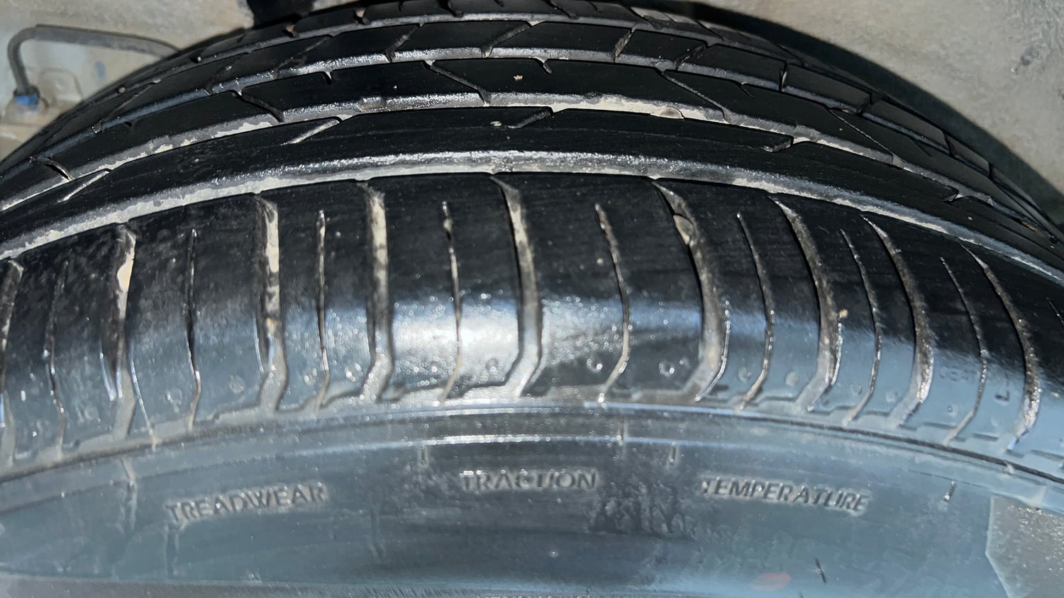 Used 2022 Hyundai Venue S (O) 1.0 Turbo DCT Petrol Automatic tyres RIGHT REAR TYRE TREAD VIEW