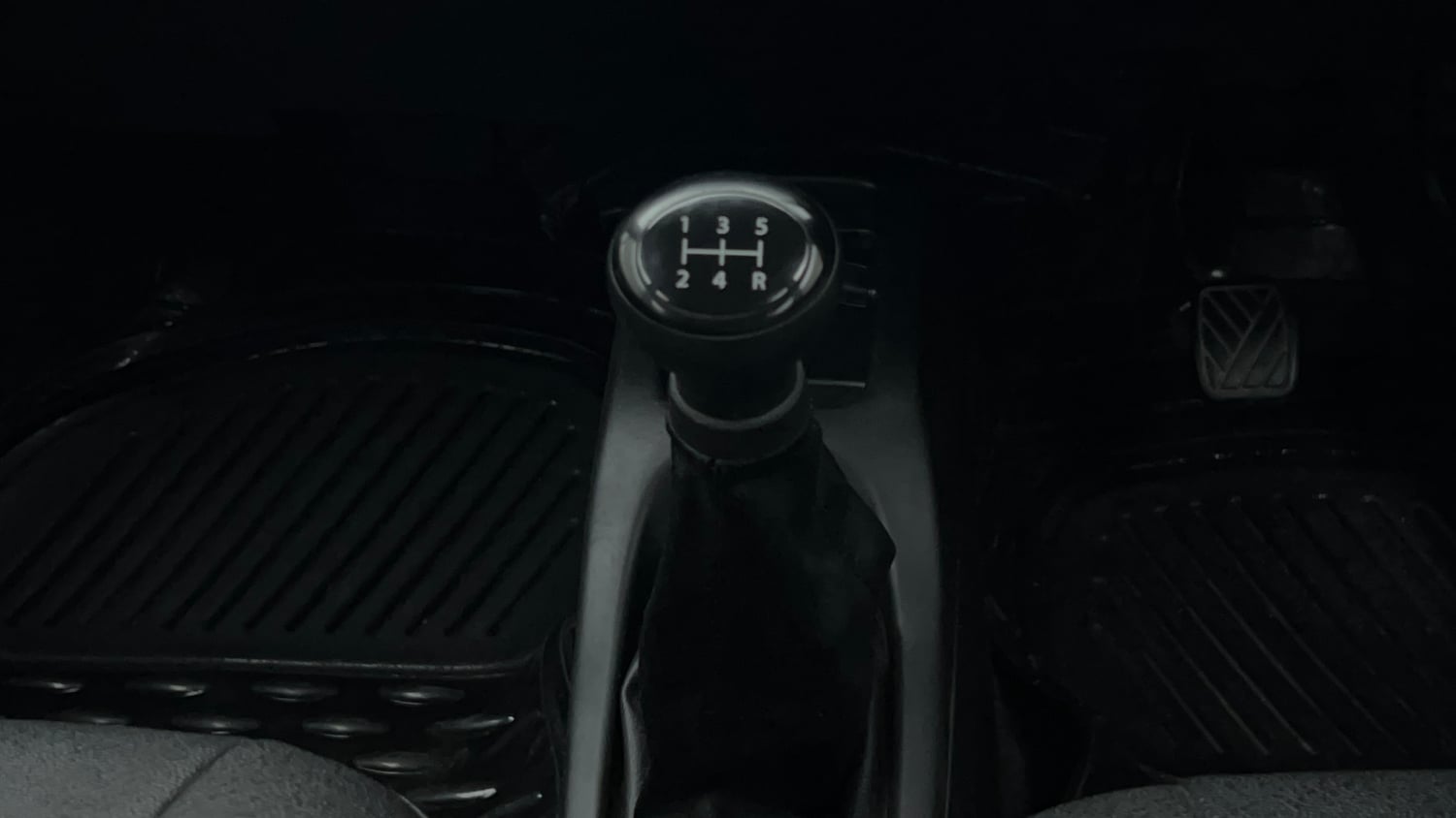 Used 2013 Maruti Suzuki Wagon R LXI Petrol Manual interior GEAR  KNOB VIEW