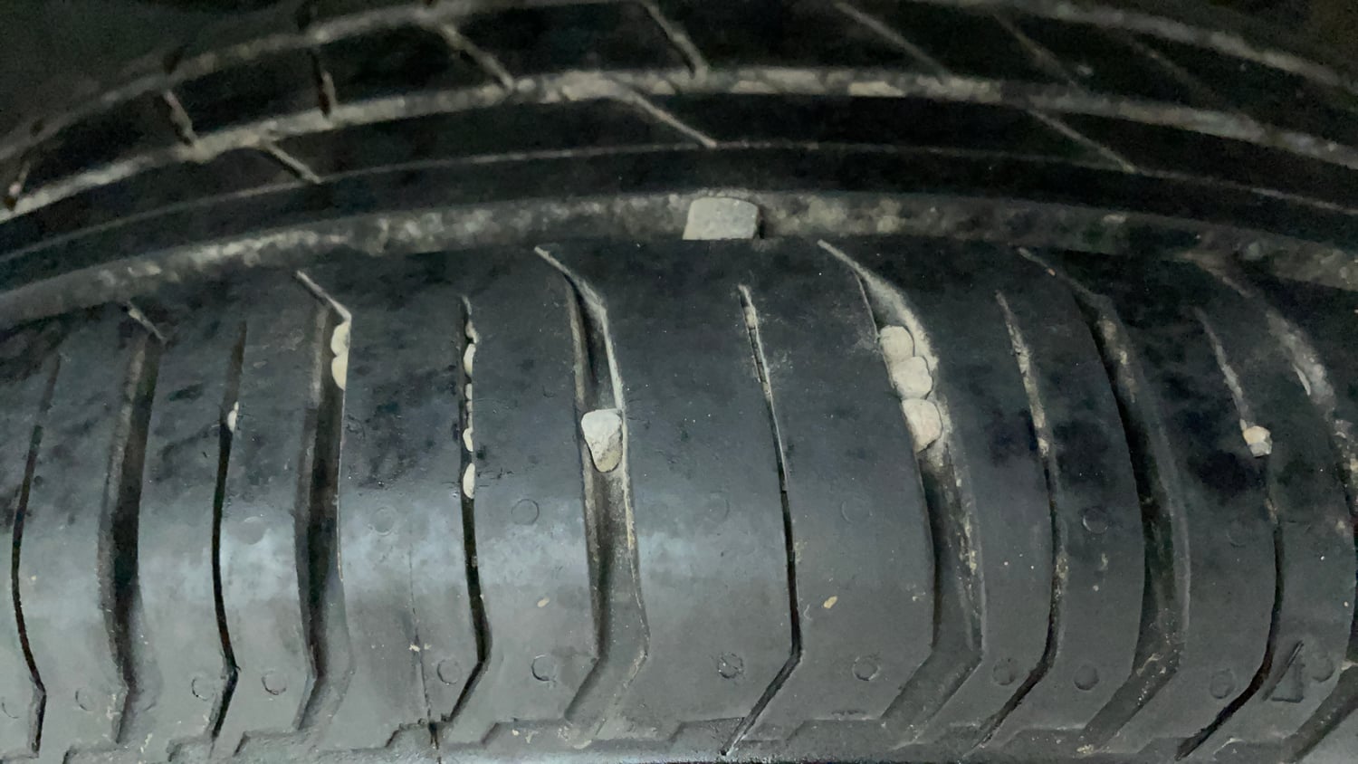 Used 2023 Tata Punch Adventure Rhythm Pack MT Petrol Manual tyres RIGHT REAR TYRE TREAD VIEW