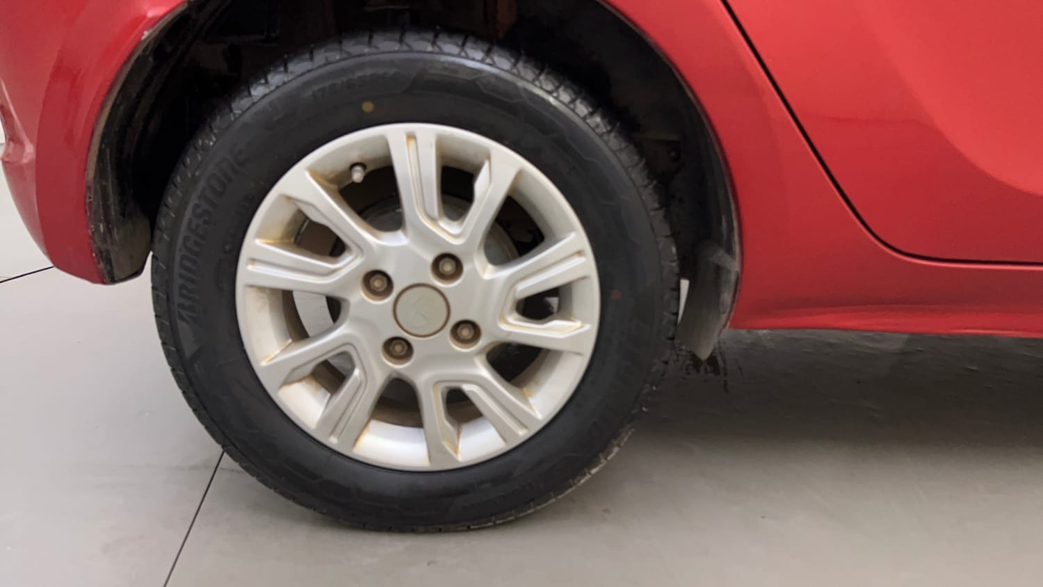 Used 2018 Tata Tiago Revotron XZA Petrol Automatic tyres RIGHT REAR TYRE RIM VIEW