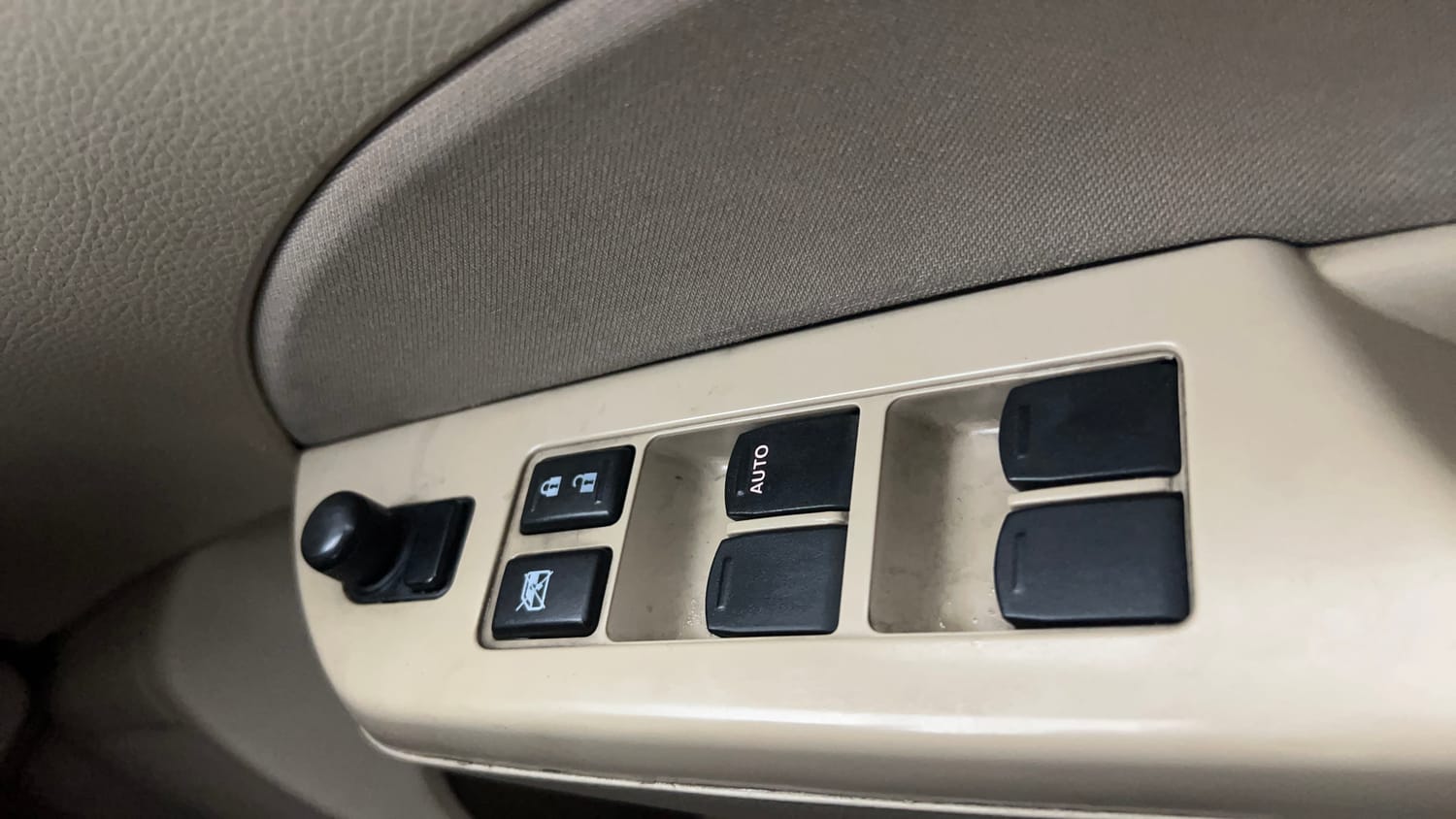 Used 2015 Maruti Suzuki Swift Dzire VXI Petrol Manual top_features Power windows