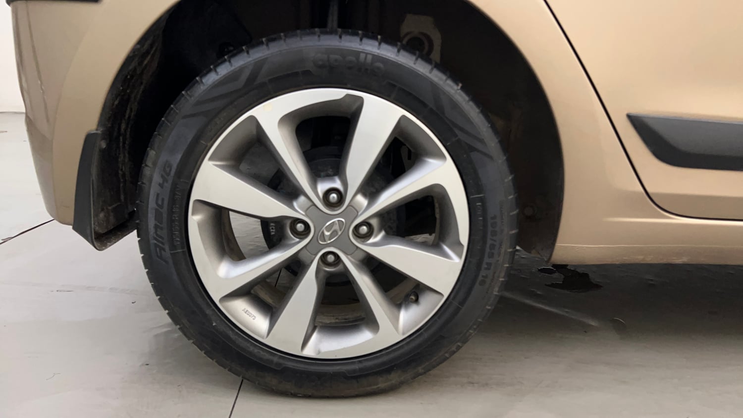 Used 2015 Hyundai Elite i20 Asta 1.2 Petrol Manual tyres RIGHT REAR TYRE RIM VIEW