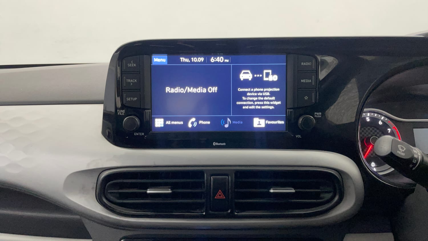 Used 2020 Hyundai Grand i10 Nios Sportz 1.2 Kappa VTVT Petrol Manual top_features Touch screen infotainment system