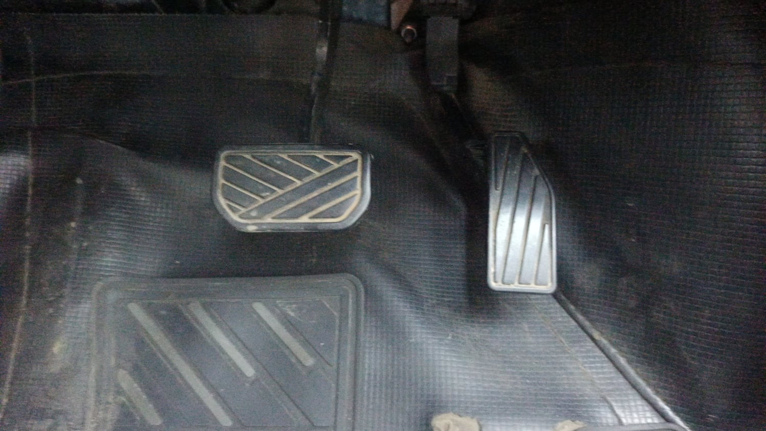 Used 2022 Maruti Suzuki Swift VXi AMT Petrol Automatic interior PEDALS VIEW