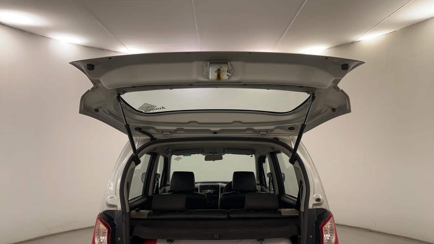 Used 2014 Maruti Suzuki Wagon R LXI CNG Cng Manual interior DICKY DOOR OPEN VIEW