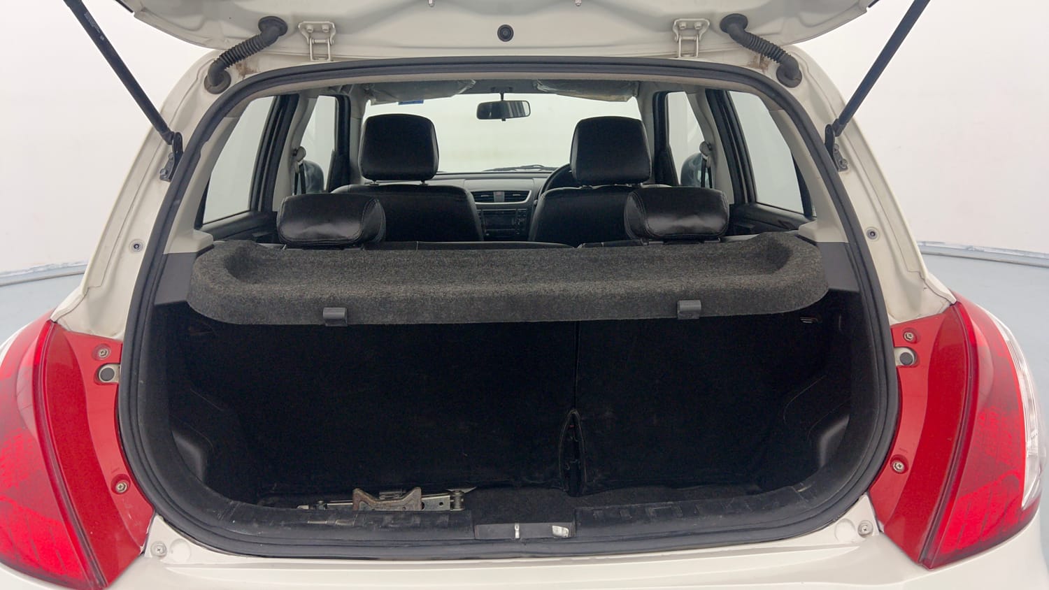 Used 2016 Maruti Suzuki Swift VXi Petrol Manual interior DICKY INSIDE VIEW