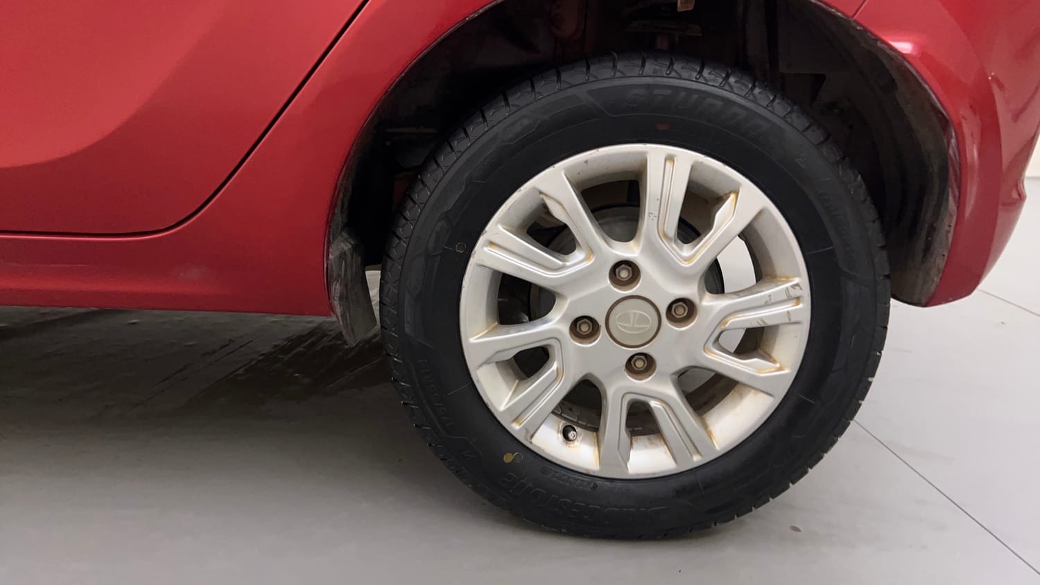 Used 2018 Tata Tiago Revotron XZA Petrol Automatic tyres LEFT REAR TYRE RIM VIEW