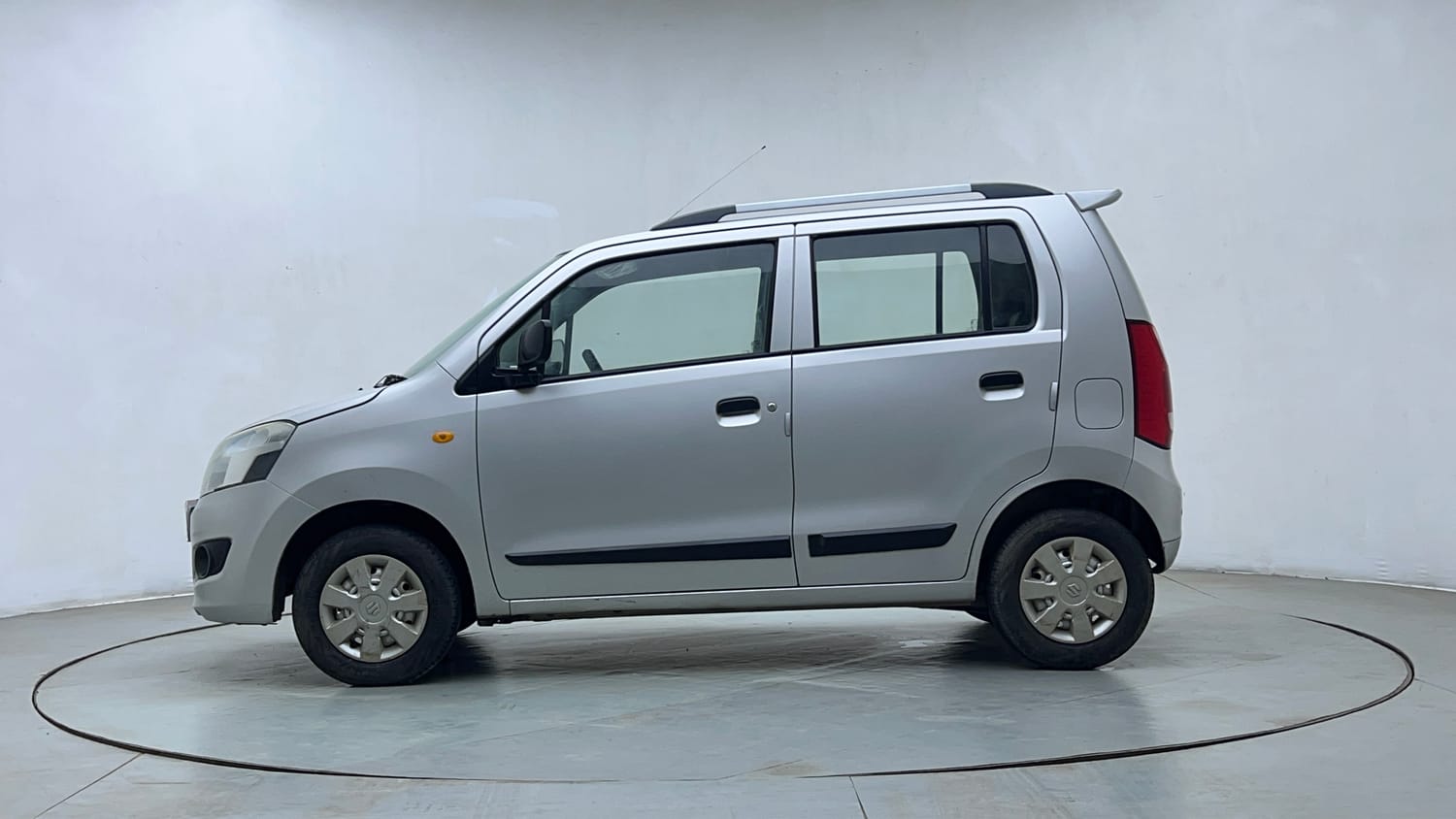 Used 2014 Maruti Suzuki Wagon R LXI Petrol Manual exterior LEFT SIDE VIEW