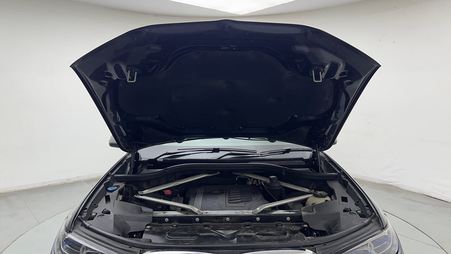 Used 2021 BMW X7 xDrive40i M Sport Petrol Automatic engine ENGINE & BONNET OPEN FRONT VIEW