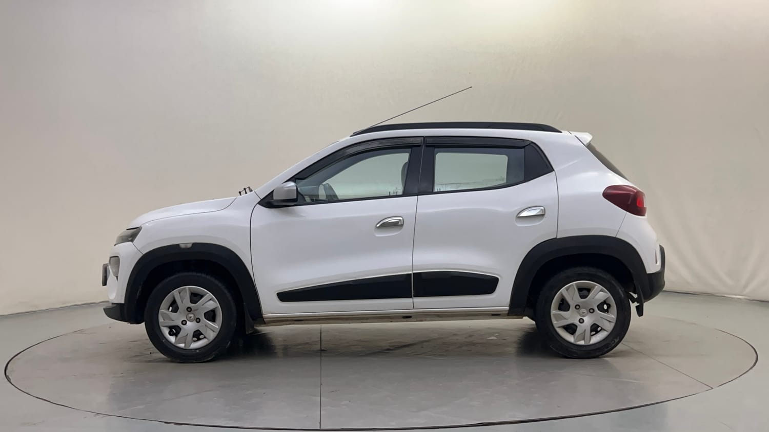 Used 2022 Renault Kwid RXT 1.0 Petrol Manual exterior LEFT SIDE VIEW
