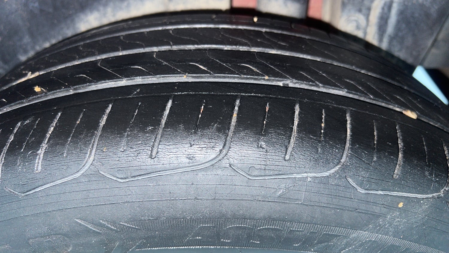 Used 2017 Maruti Suzuki Swift ZXi Petrol Manual tyres LEFT REAR TYRE TREAD VIEW