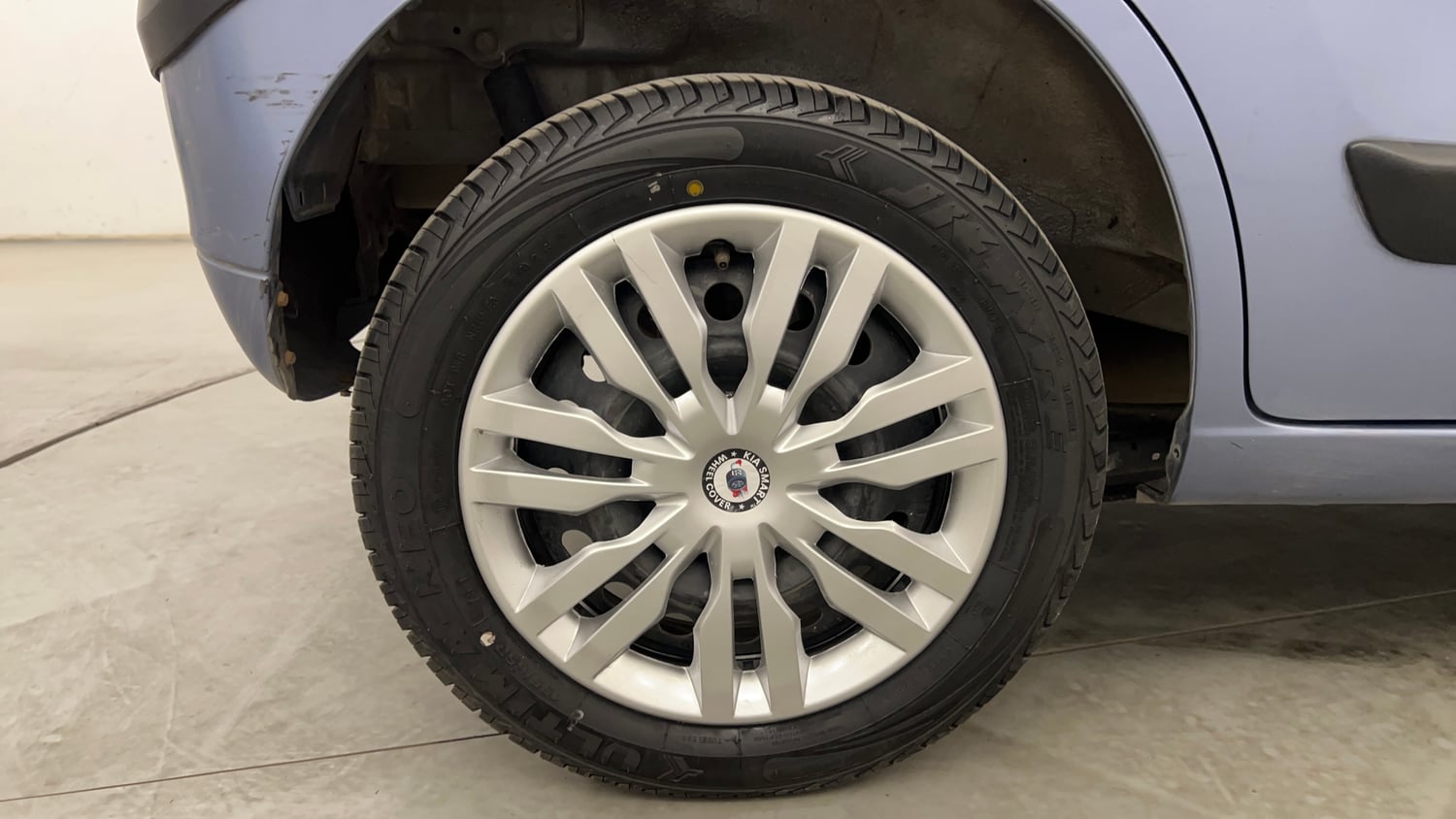 Used 2014 Maruti Suzuki Wagon R VXI Petrol Manual tyres RIGHT REAR TYRE RIM VIEW