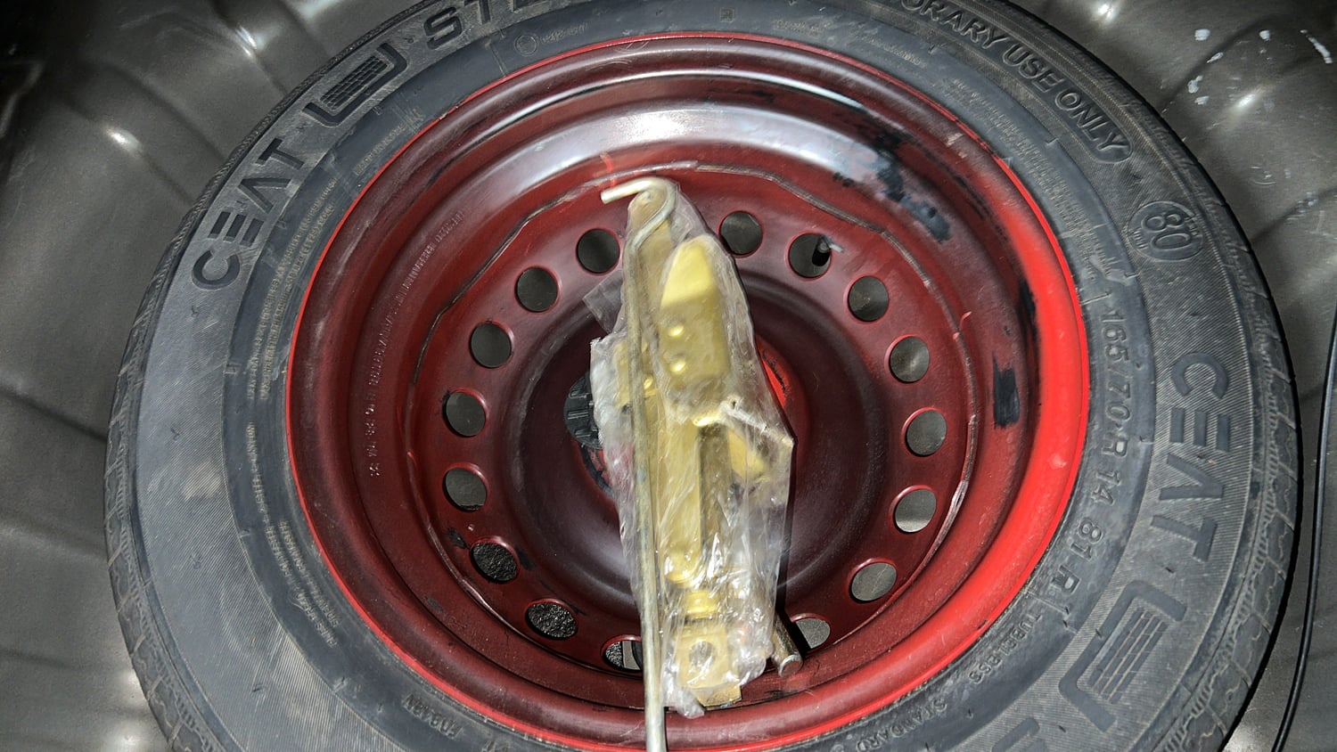 Used 2021 Renault Kwid RXT 1.0 (O) Petrol Manual tyres SPARE TYRE VIEW