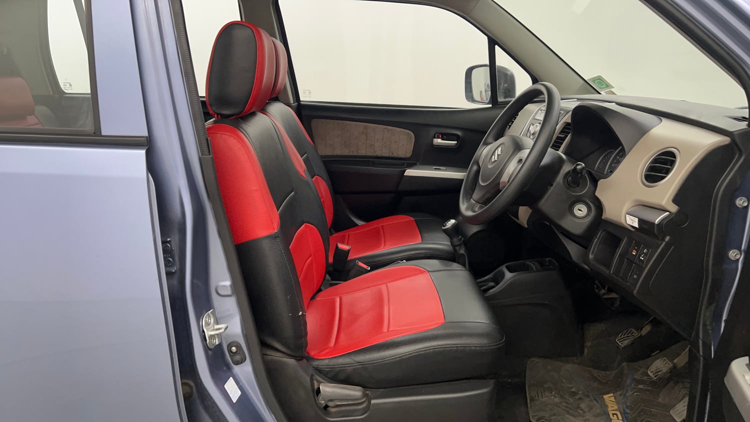 Used 2014 Maruti Suzuki Wagon R VXI Petrol Manual interior RIGHT SIDE FRONT DOOR CABIN VIEW