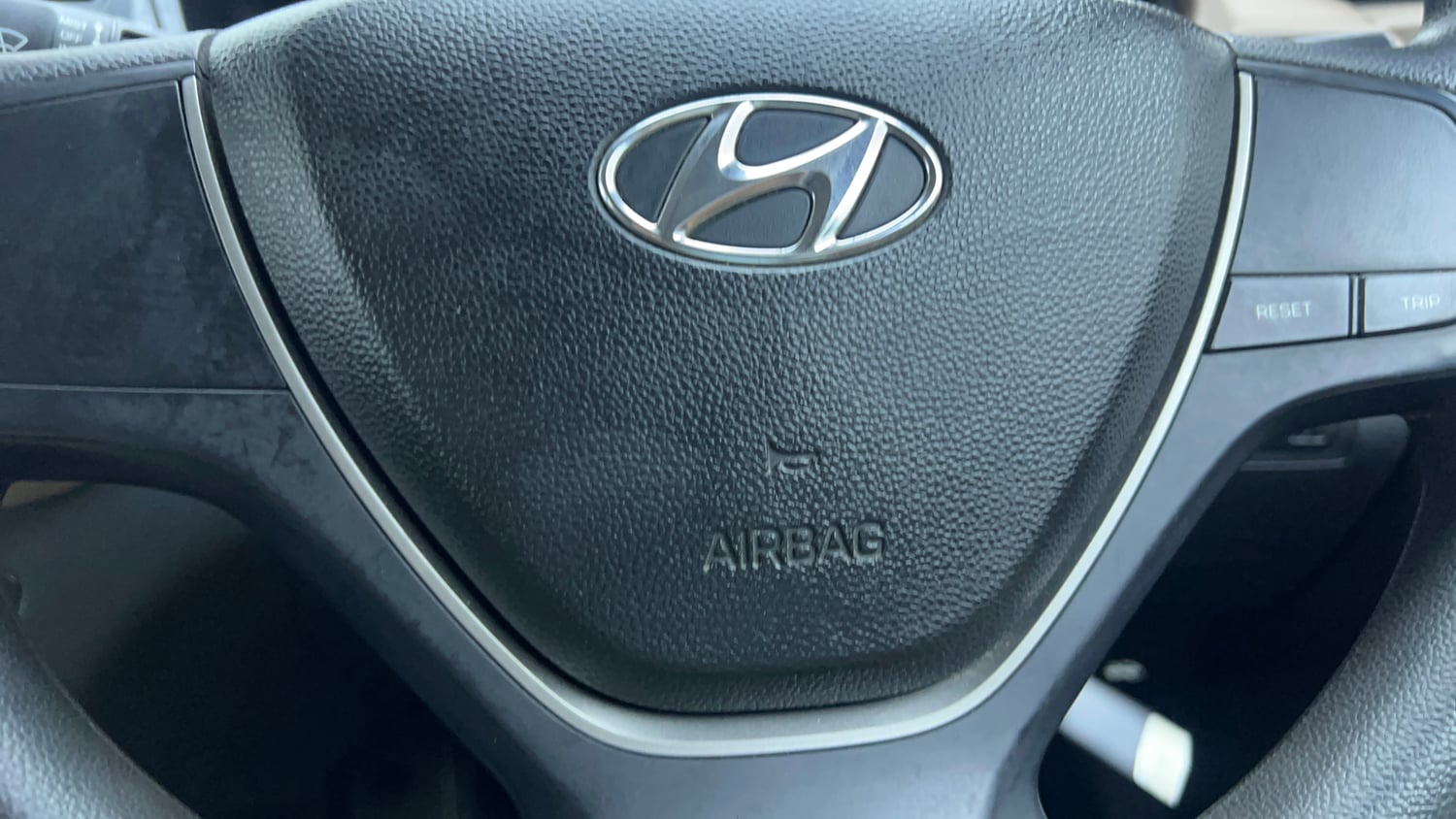 Used 2017 Hyundai Elite i20 Magna Executive 1.2 Petrol Manual top_features Airbags