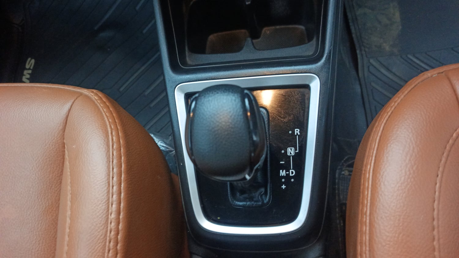 Used 2022 Maruti Suzuki Swift VXi AMT Petrol Automatic interior GEAR  KNOB VIEW