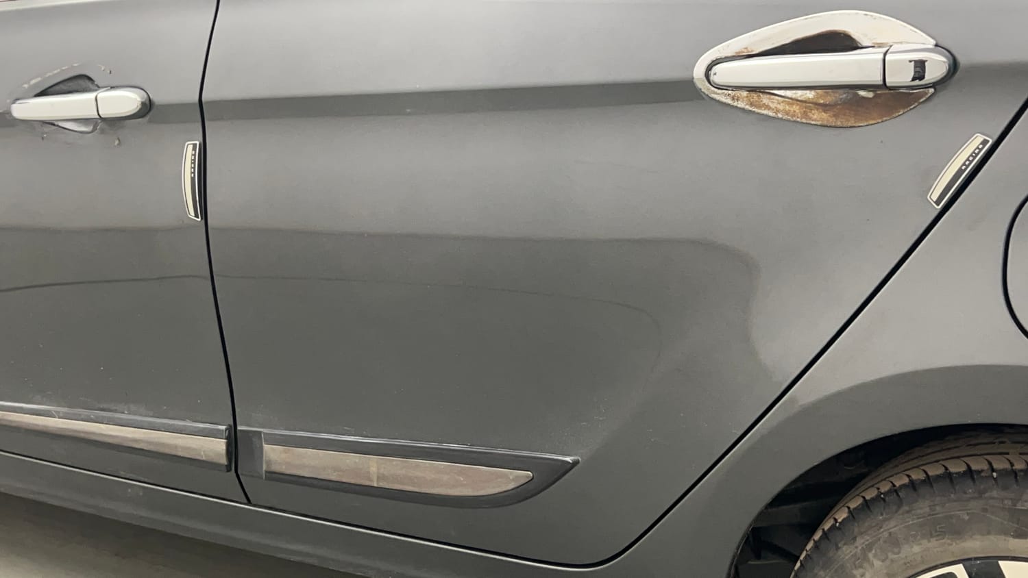 Used 2025 Tata Tiago XZ Plus Petrol Manual dents MINOR SCRATCH