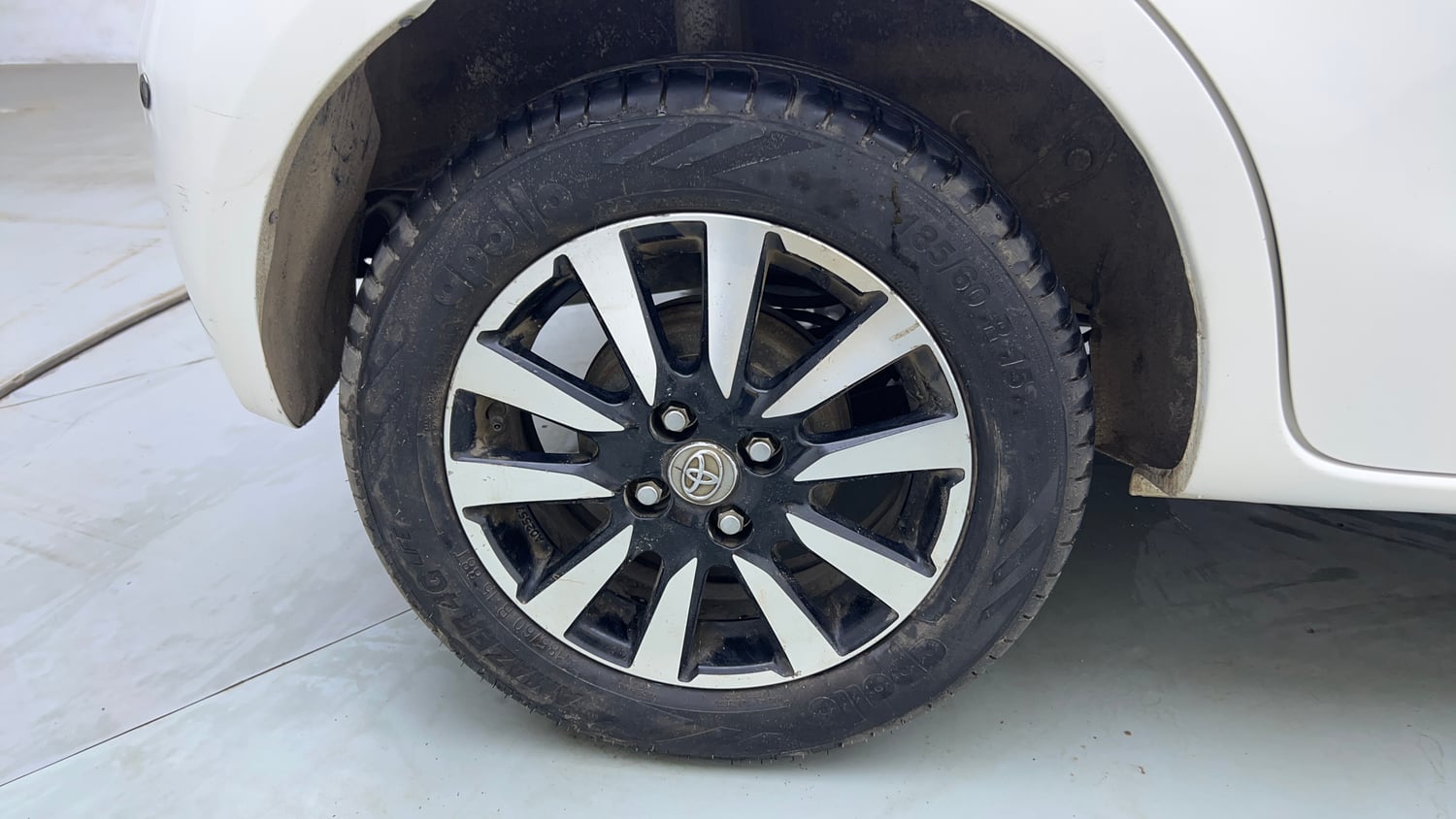 Used 2016 Toyota Etios Liva V Petrol Manual tyres RIGHT REAR TYRE RIM VIEW