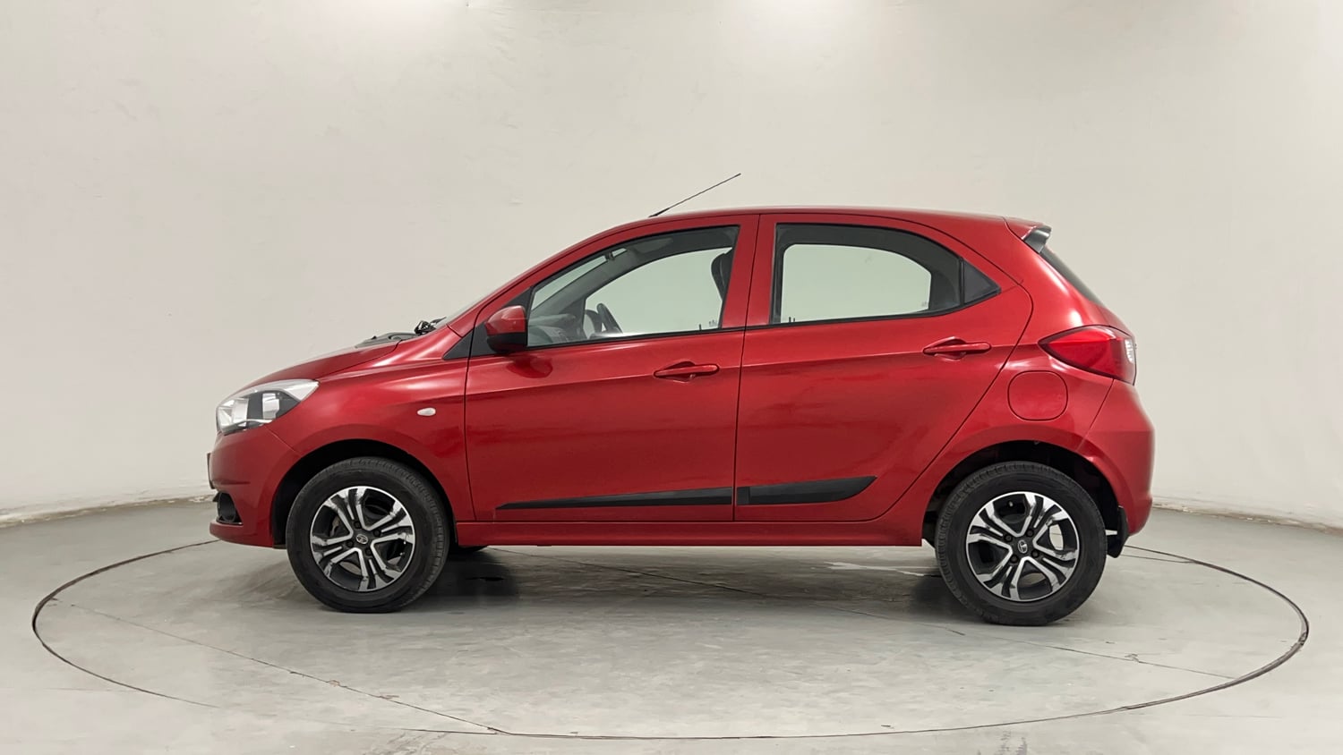 Used 2019 Tata Tiago Revotron XZA Petrol Automatic exterior LEFT SIDE VIEW