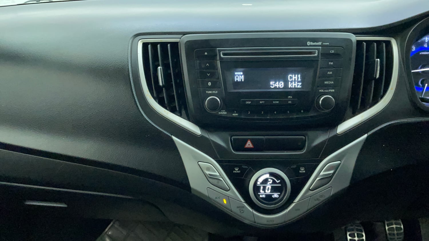 Used 2017 Maruti Suzuki Baleno Delta 1.2 Petrol Manual interior MUSIC SYSTEM & AC CONTROL VIEW