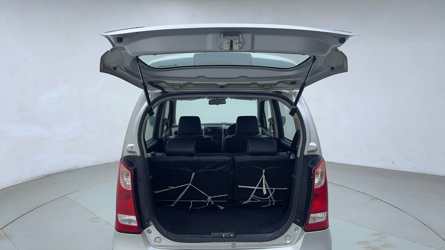 Used 2014 Maruti Suzuki Wagon R LXI Petrol Manual interior DICKY DOOR OPEN VIEW
