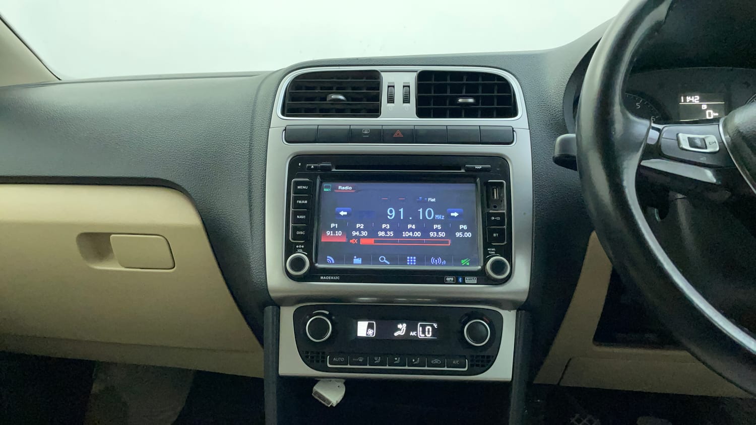 Used 2014 Volkswagen Polo Highline1.2L (P) Petrol Manual interior MUSIC SYSTEM & AC CONTROL VIEW