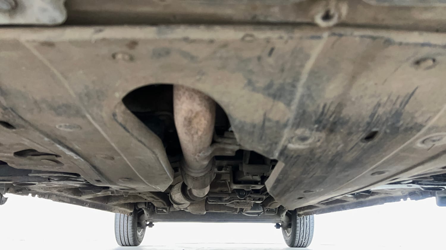 Used 2016 Mahindra KUV100 K8 6 STR Petrol Manual extra FRONT LEFT UNDERBODY VIEW
