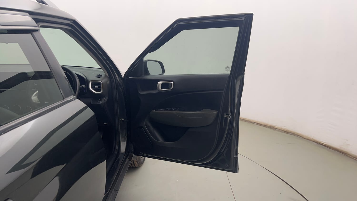 Used 2021 Hyundai Venue S Plus 1.2 Petrol Petrol Manual interior RIGHT FRONT DOOR OPEN VIEW
